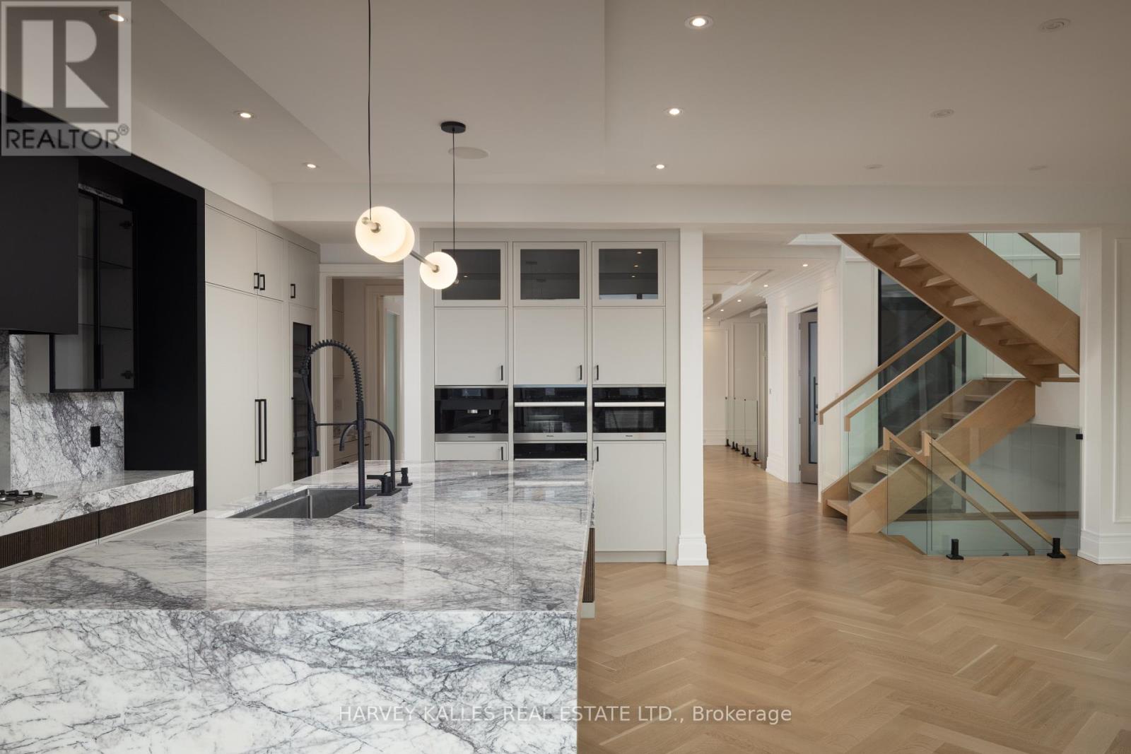 217 Richview Avenue, Toronto, Ontario  M5P 3G2 - Photo 11 - C13471636