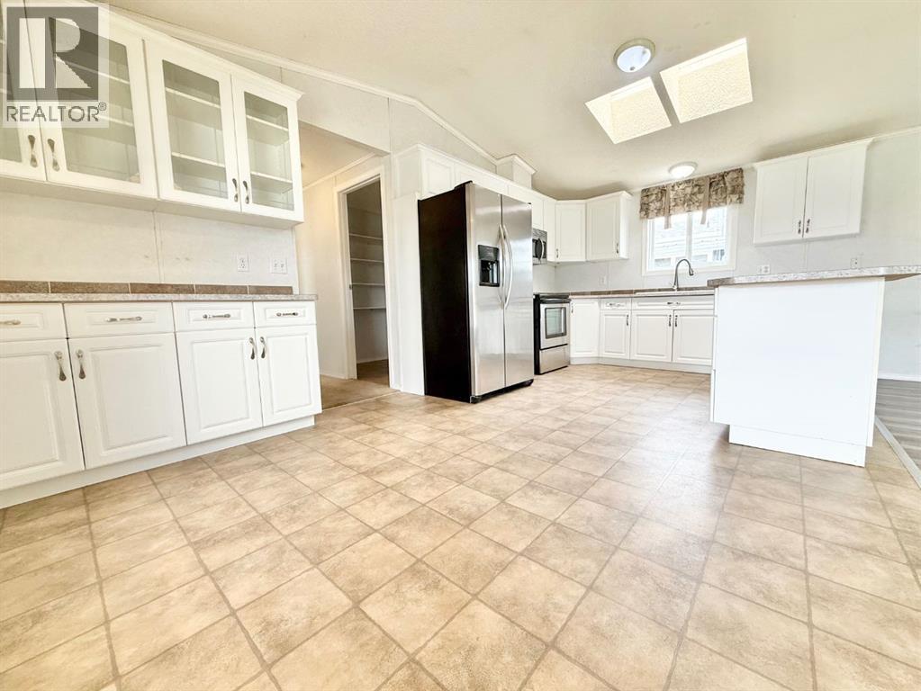 56 Meadowplace Crescent E, Brooks, Alberta  T1R 0R5 - Photo 11 - A2316445