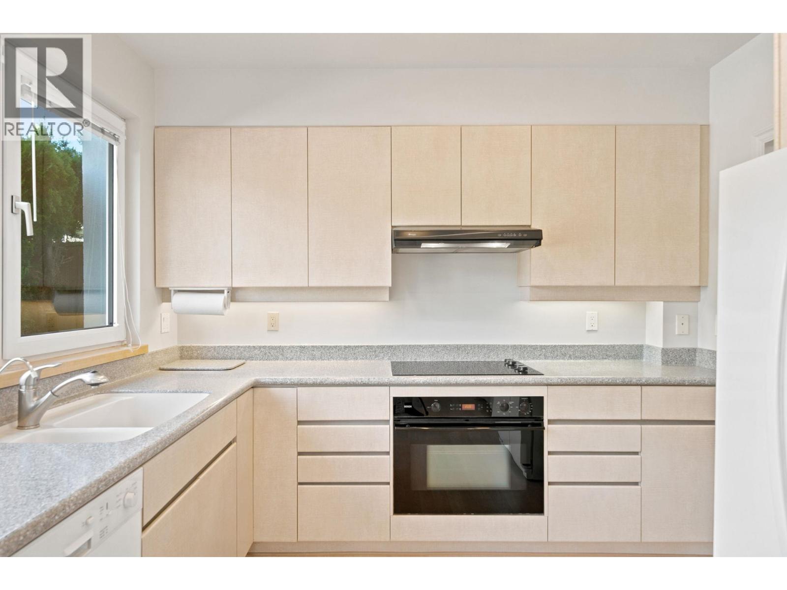 305 E 17th Street, North Vancouver, British Columbia  V7L 2W1 - Photo 13 - R3138148