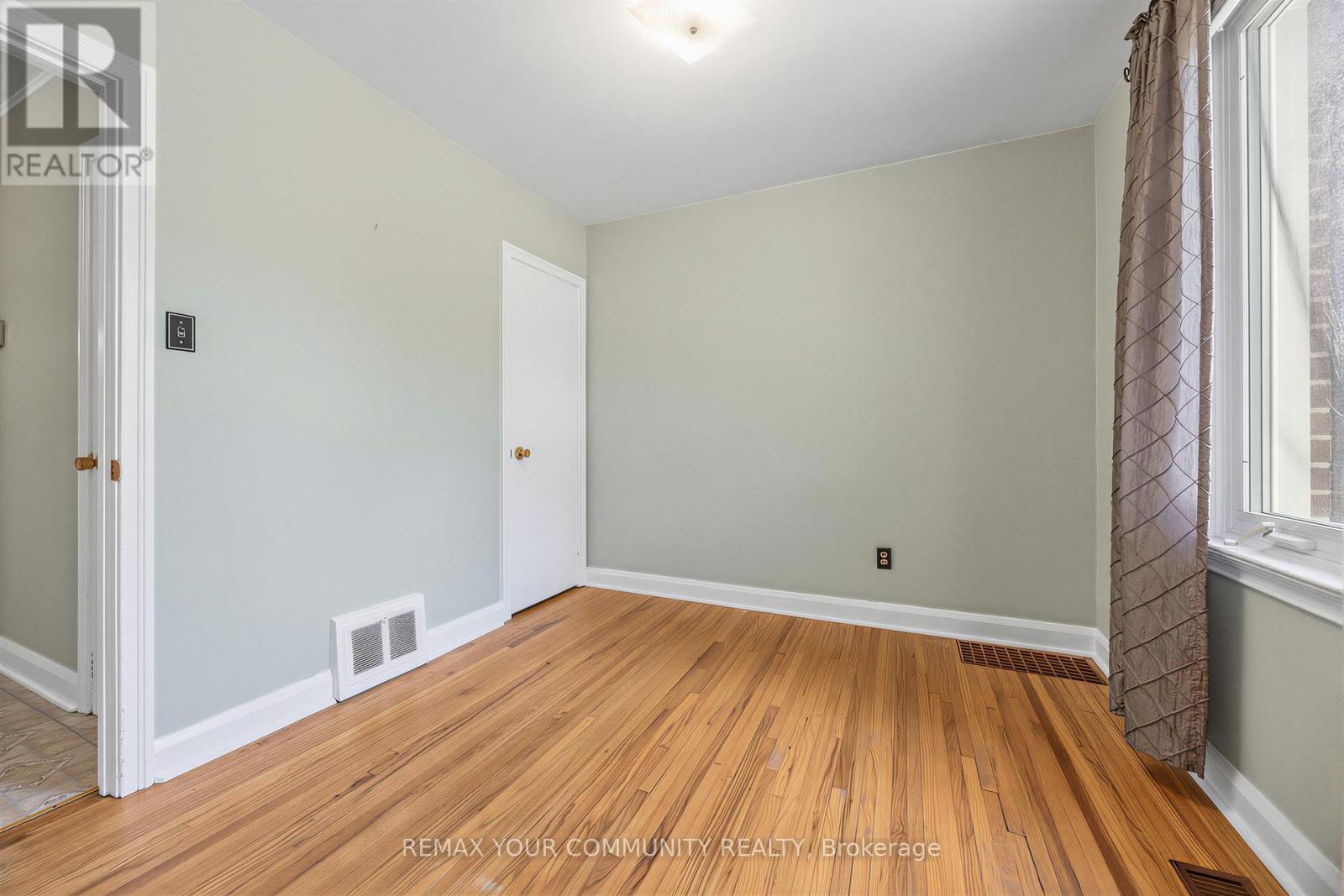 49 Moore Park Avenue, Toronto, Ontario  M2M 1M8 - Photo 13 - C13466098