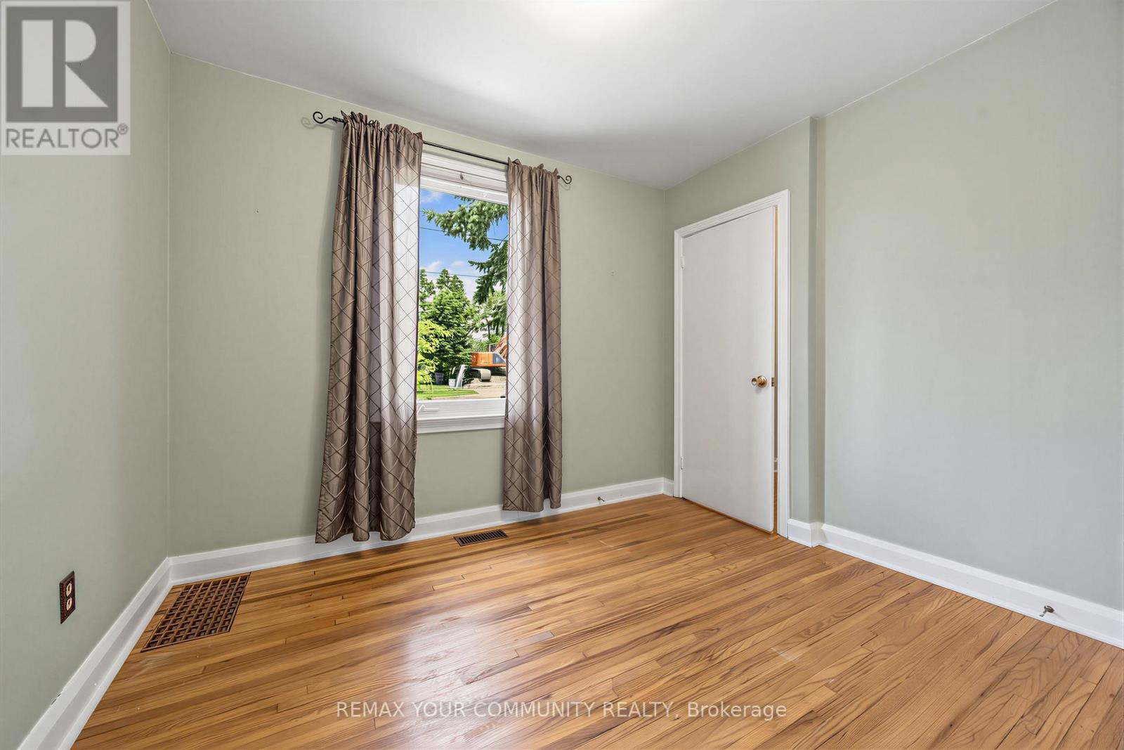49 Moore Park Avenue, Toronto, Ontario  M2M 1M8 - Photo 14 - C13466098