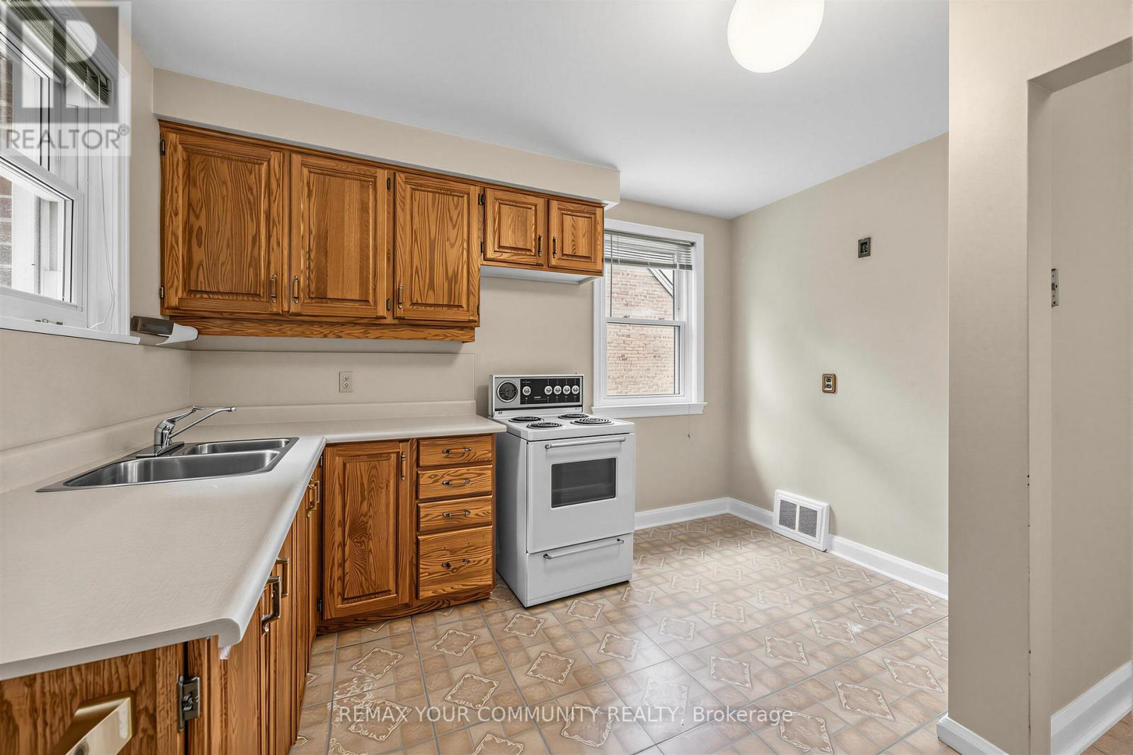 49 Moore Park Avenue, Toronto, Ontario  M2M 1M8 - Photo 16 - C13466098