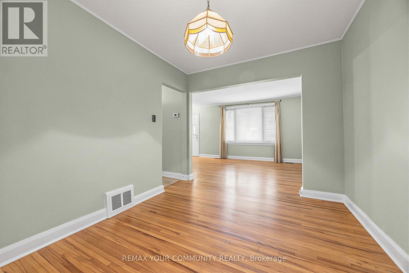 49 Moore Park Avenue, Toronto, Ontario  M2M 1M8 - Photo 12 - C13466098