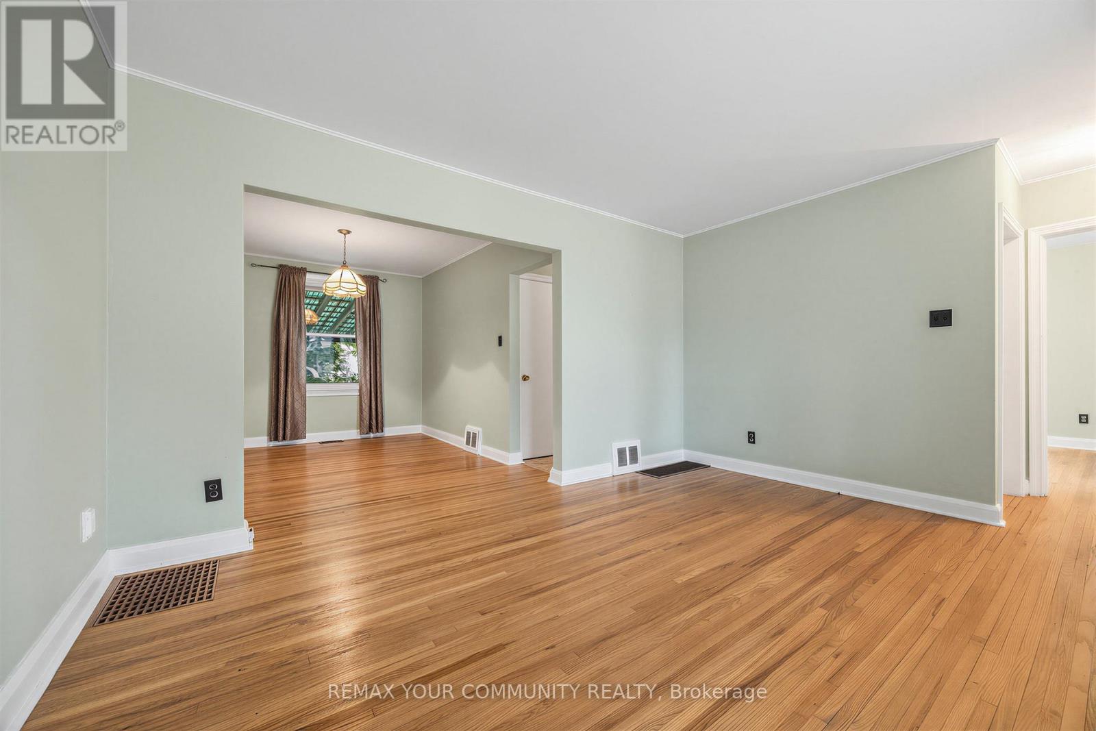 49 Moore Park Avenue, Toronto, Ontario  M2M 1M8 - Photo 9 - C13466098