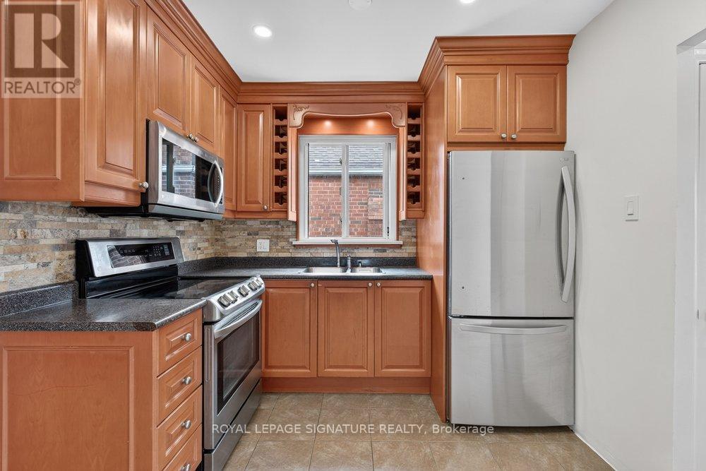 57 Miranda Avenue, Toronto, Ontario  M6E 4G3 - Photo 15 - W13463824