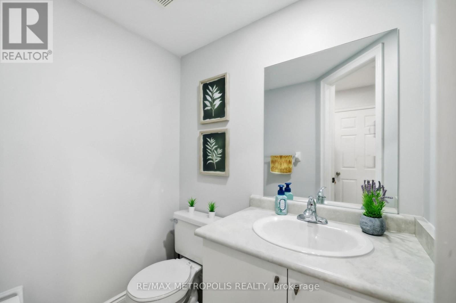 13 Capistro Street, Brampton, Ontario  L7A 3J2 - Photo 8 - W13469978