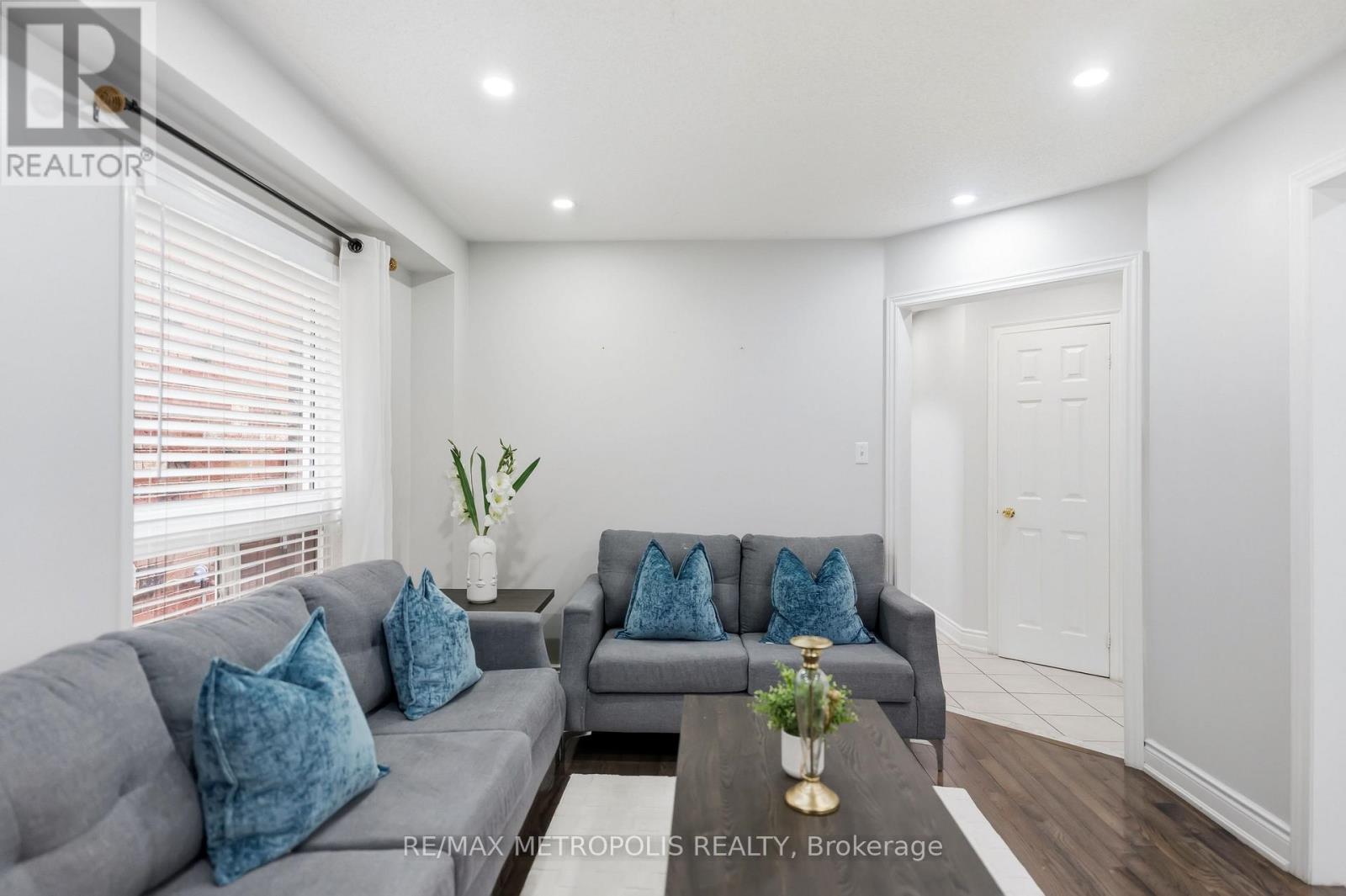 13 Capistro Street, Brampton, Ontario  L7A 3J2 - Photo 5 - W13469978