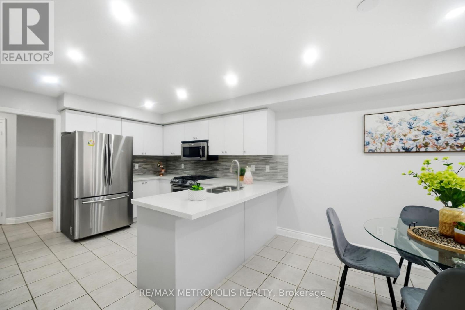 13 Capistro Street, Brampton, Ontario  L7A 3J2 - Photo 9 - W13469978