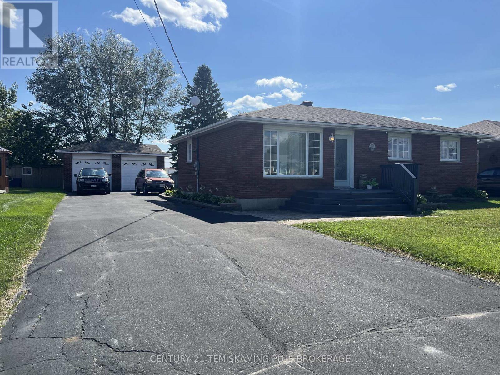 13 EIGHTH STREET, Armstrong, Ontario