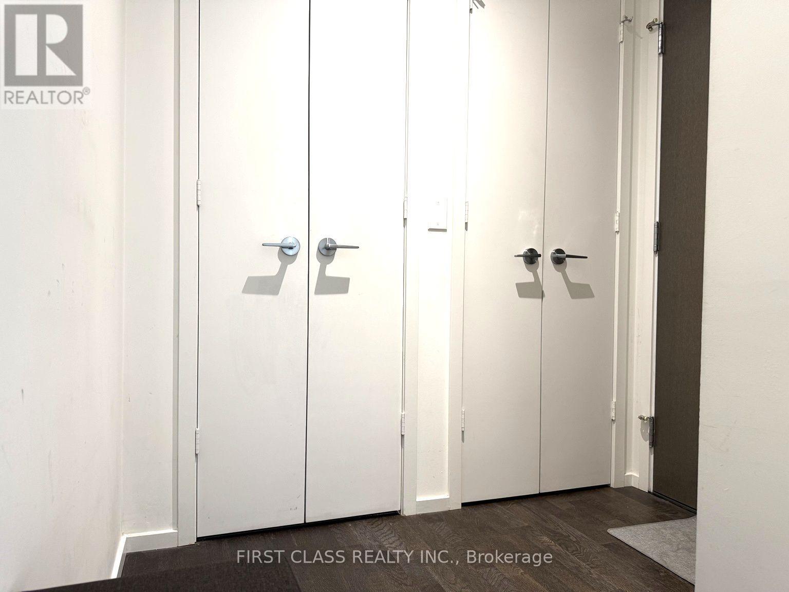 2010 - 101 Charles Street E, Toronto, Ontario  M4Y 0A9 - Photo 2 - C13471714