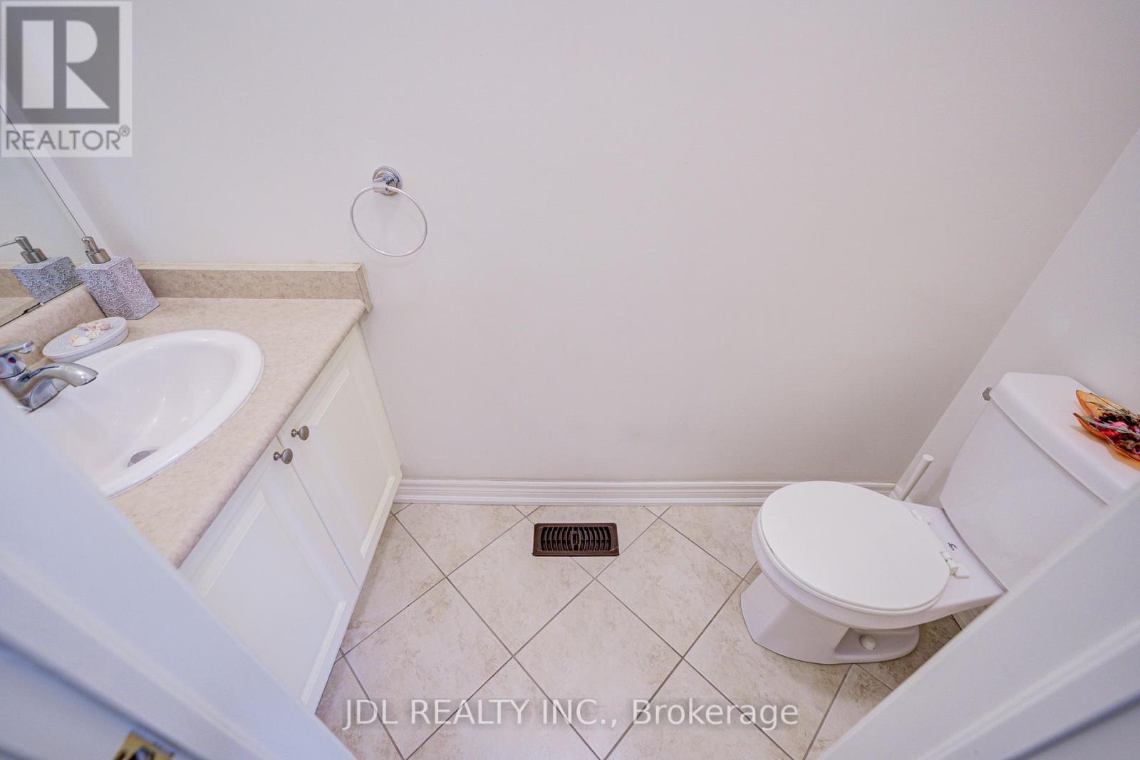 1139 Cenotaph Boulevard, Newmarket, Ontario  L3X 0A7 - Photo 24 - N13471716