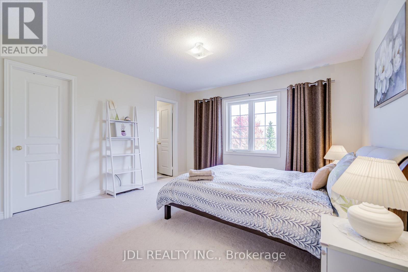 1139 Cenotaph Boulevard, Newmarket, Ontario  L3X 0A7 - Photo 37 - N13471716