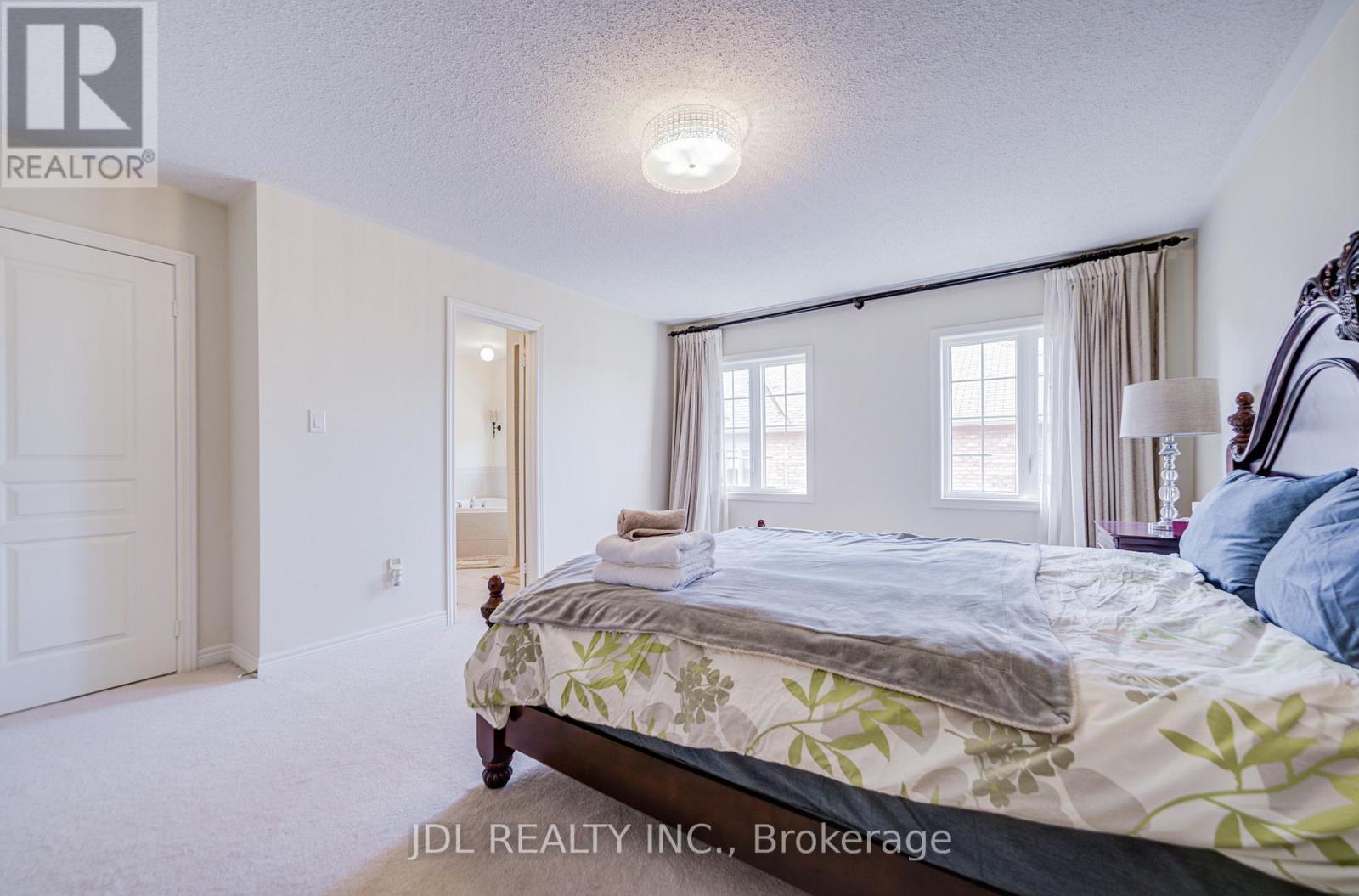 1139 Cenotaph Boulevard, Newmarket, Ontario  L3X 0A7 - Photo 43 - N13471716