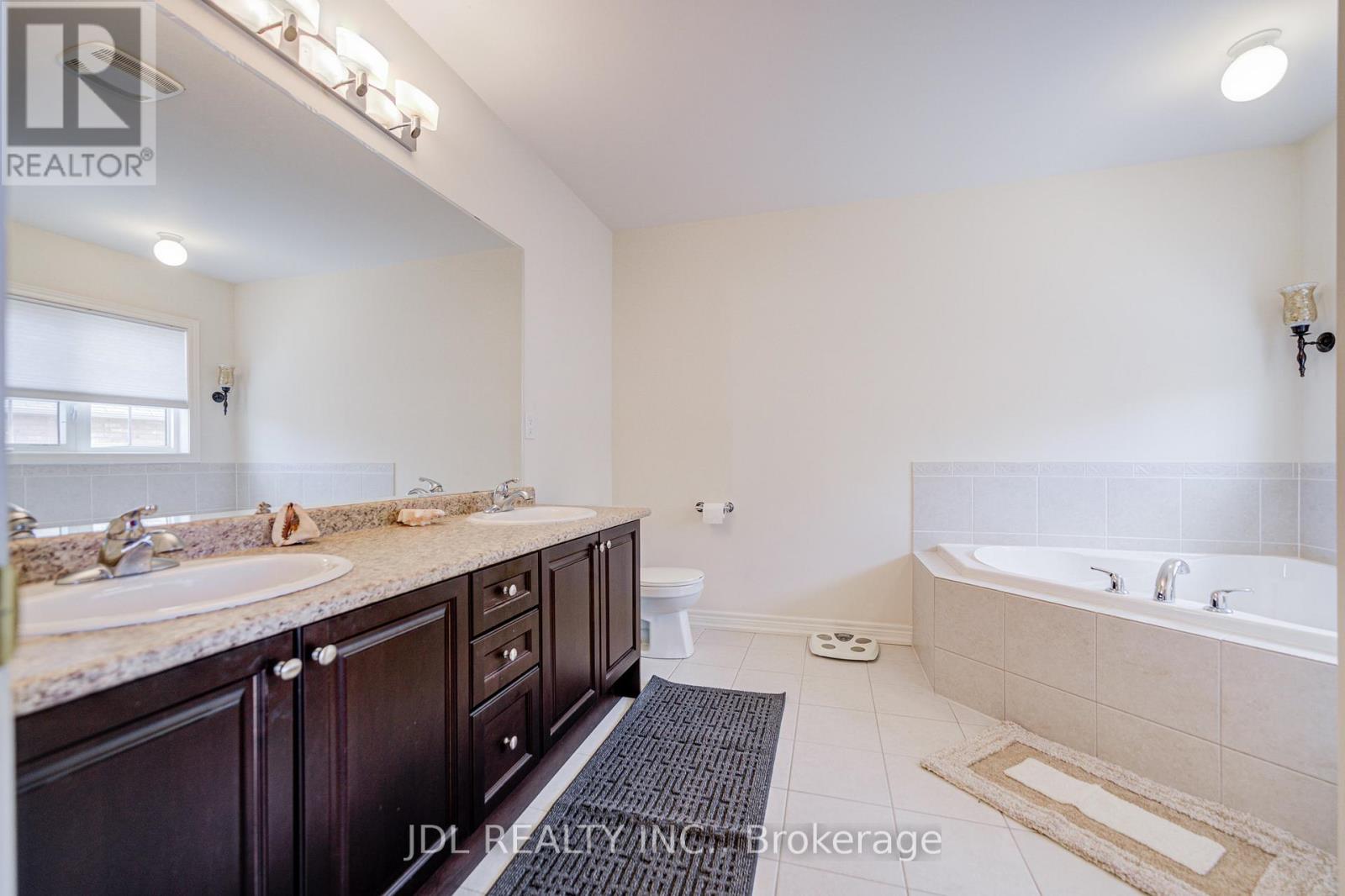 1139 Cenotaph Boulevard, Newmarket, Ontario  L3X 0A7 - Photo 47 - N13471716