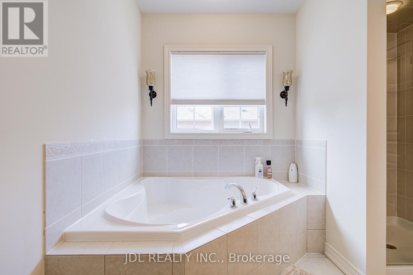1139 Cenotaph Boulevard, Newmarket, Ontario  L3X 0A7 - Photo 49 - N13471716
