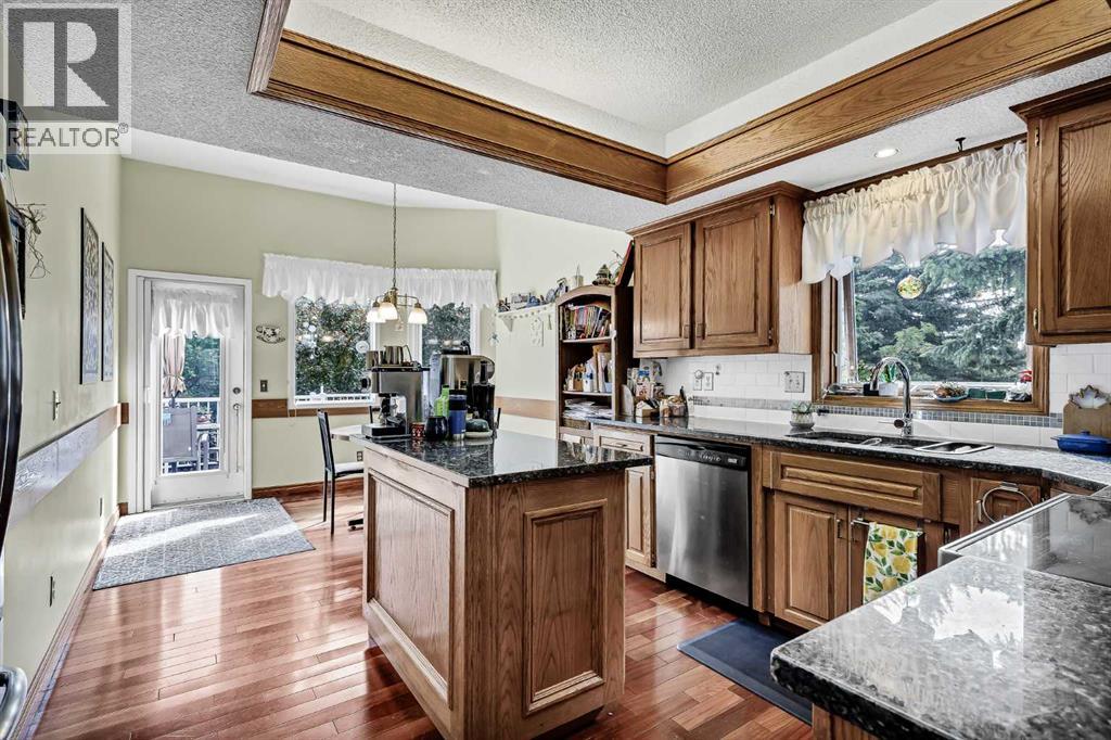 44 Valley Meadow Close NW, Calgary, Alberta  T3B 5M1 - Photo 9 - A2319932