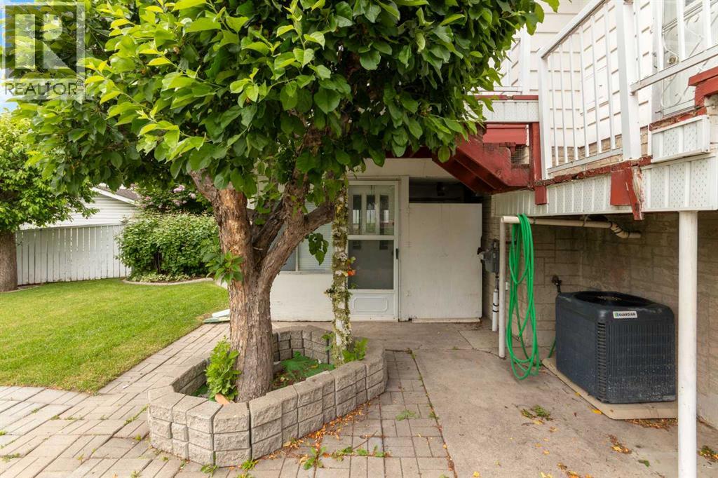 1031 Thorneycroft Drive NW, Calgary, Alberta  T2K 3K7 - Photo 41 - A2309461
