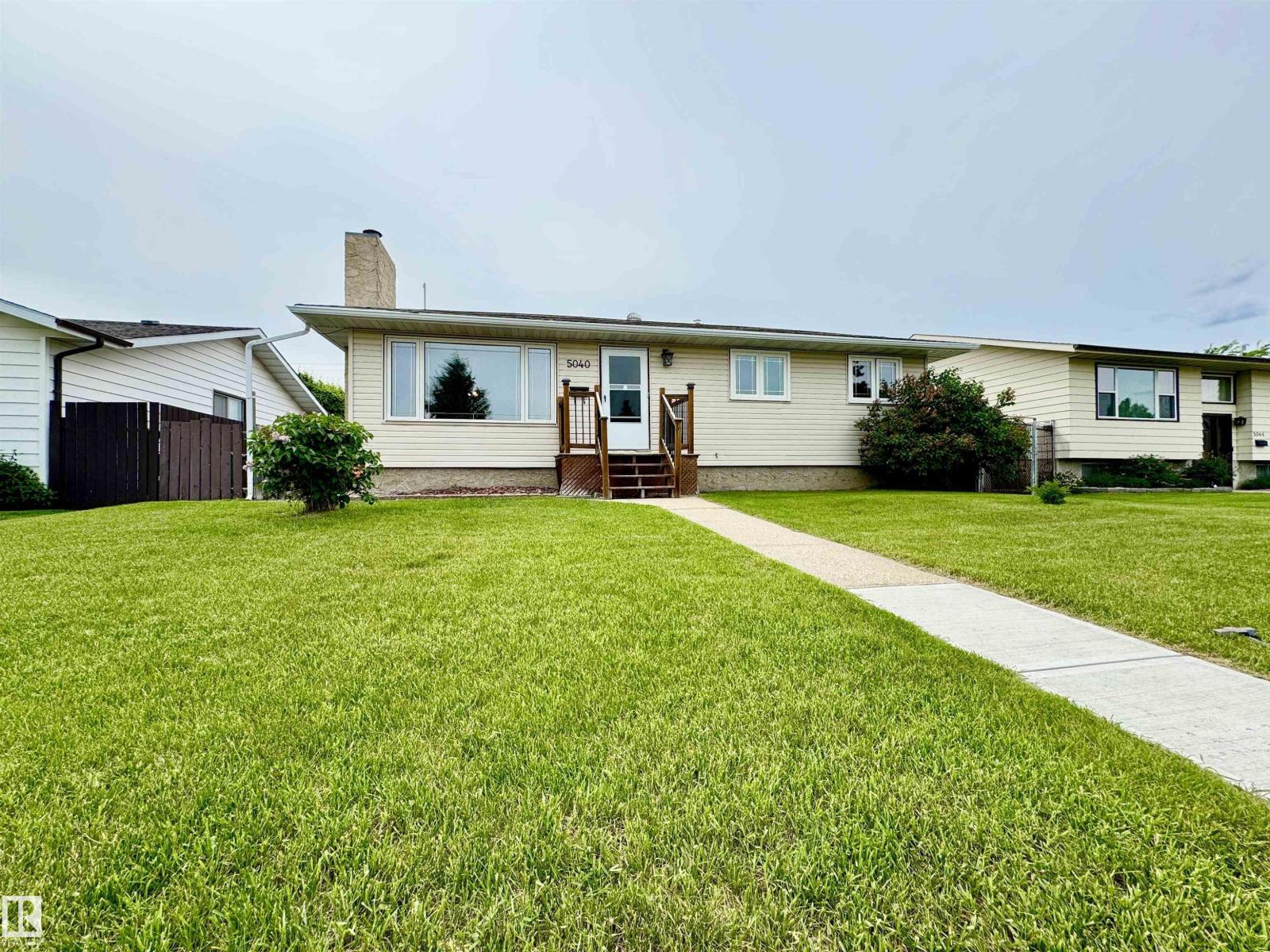 5040 47 ST, lamont, Alberta