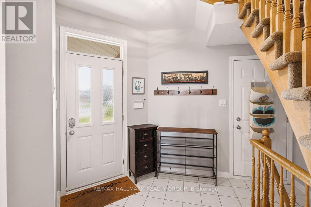1542 Tonilee Drive, Ottawa, Ontario  K1J 1C1 - Photo 3 - X13471760