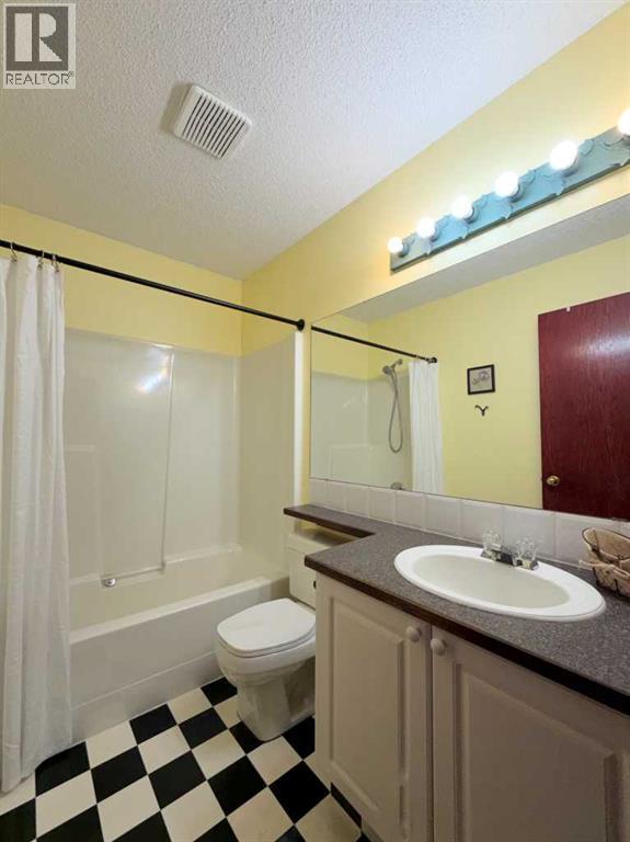 132 Somercrest Close SW, Calgary, Alberta  T2Y 3H8 - Photo 18 - A2310237