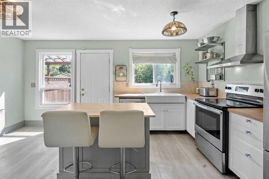 6646 Huntsbay Road NW, Calgary, Alberta  T2K 4R3 - Photo 9 - A2317856