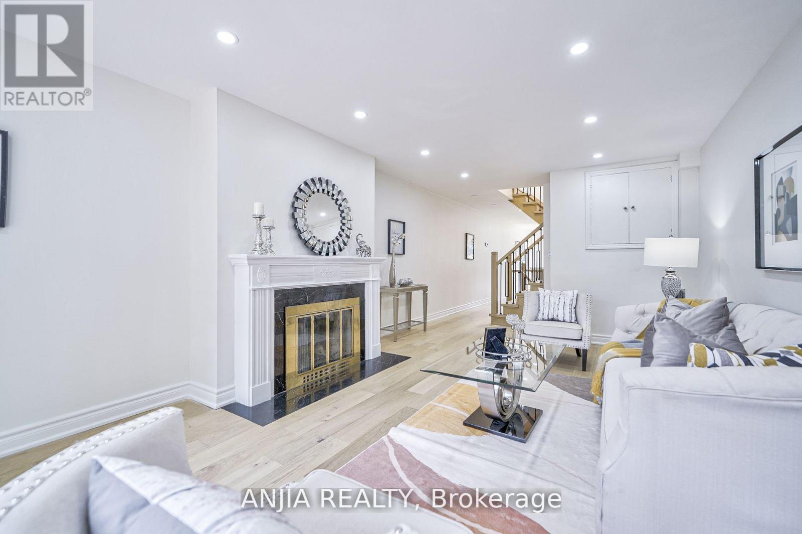 322 Hillsdale Avenue E, Toronto, Ontario  M4S 1T8 - Photo 4 - C13471788
