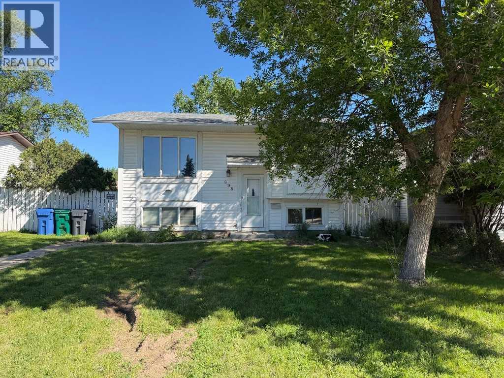 898 Red Crow Boulevard W, Lethbridge, Alberta  T1K 5N6 - Photo 1 - A2322825