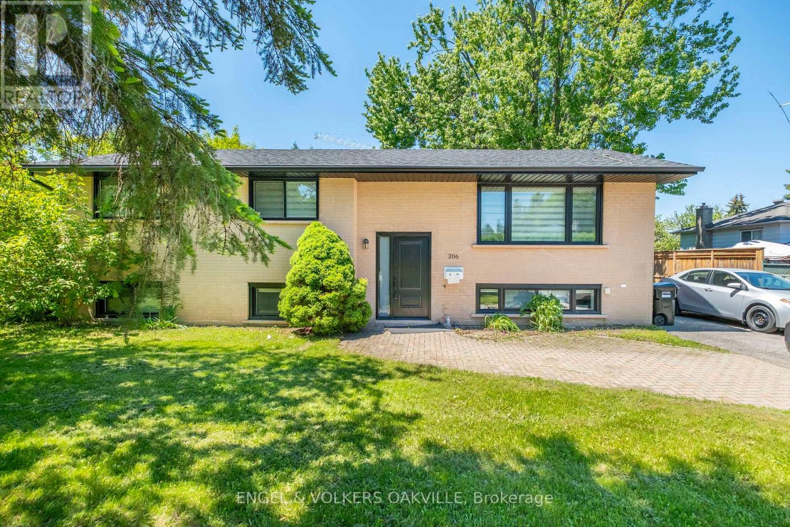206 YEATES AVENUE, Barrie, Ontario