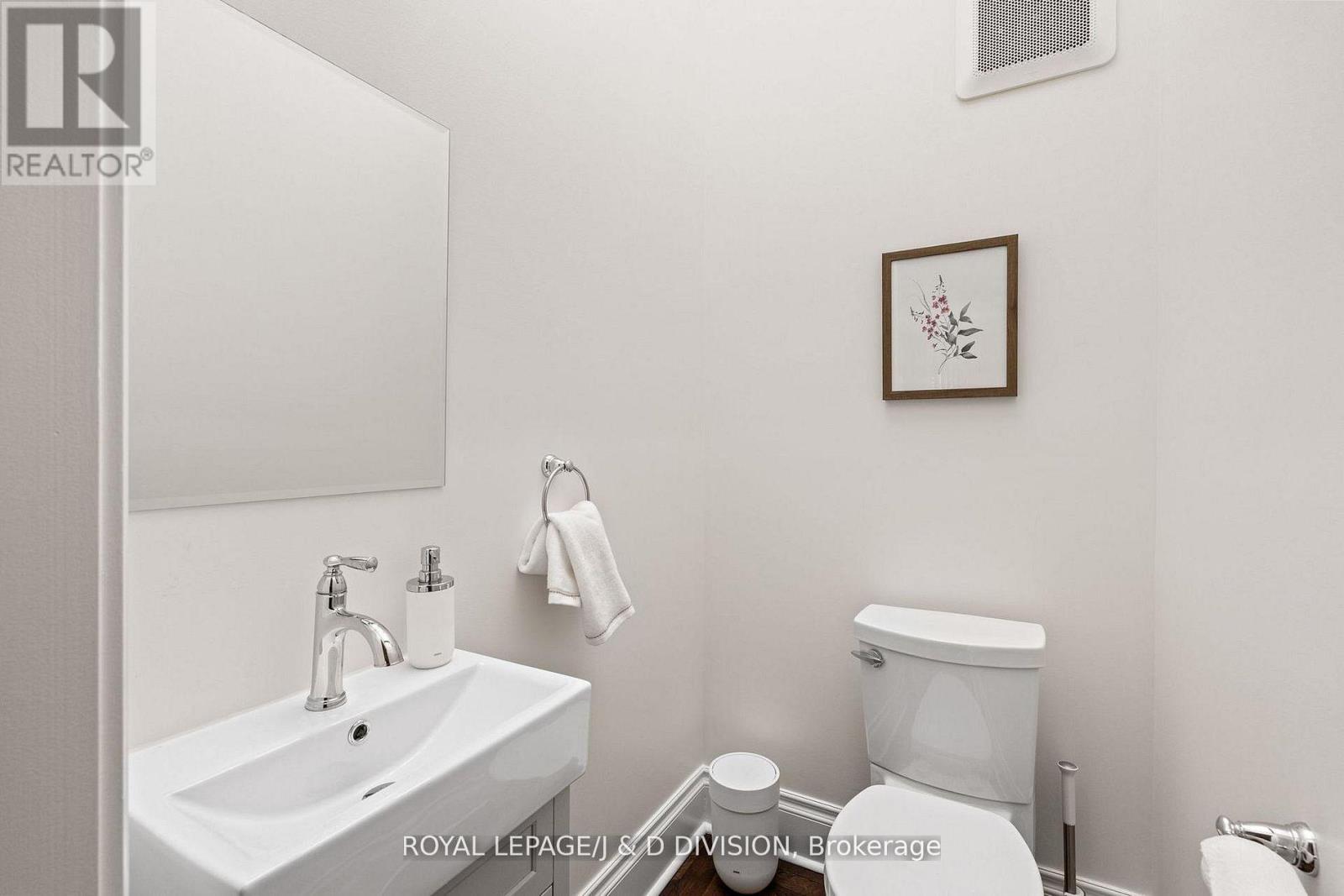 477 Roxton Road, Toronto, Ontario  M6G 3R5 - Photo 18 - C13416266