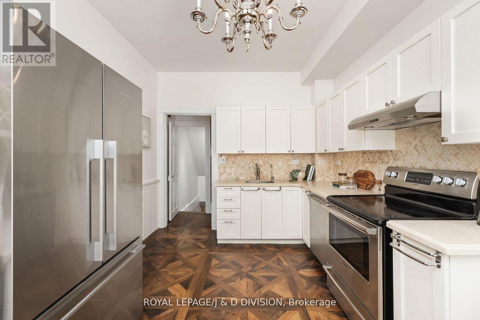 477 Roxton Road, Toronto, Ontario  M6G 3R5 - Photo 12 - C13416266