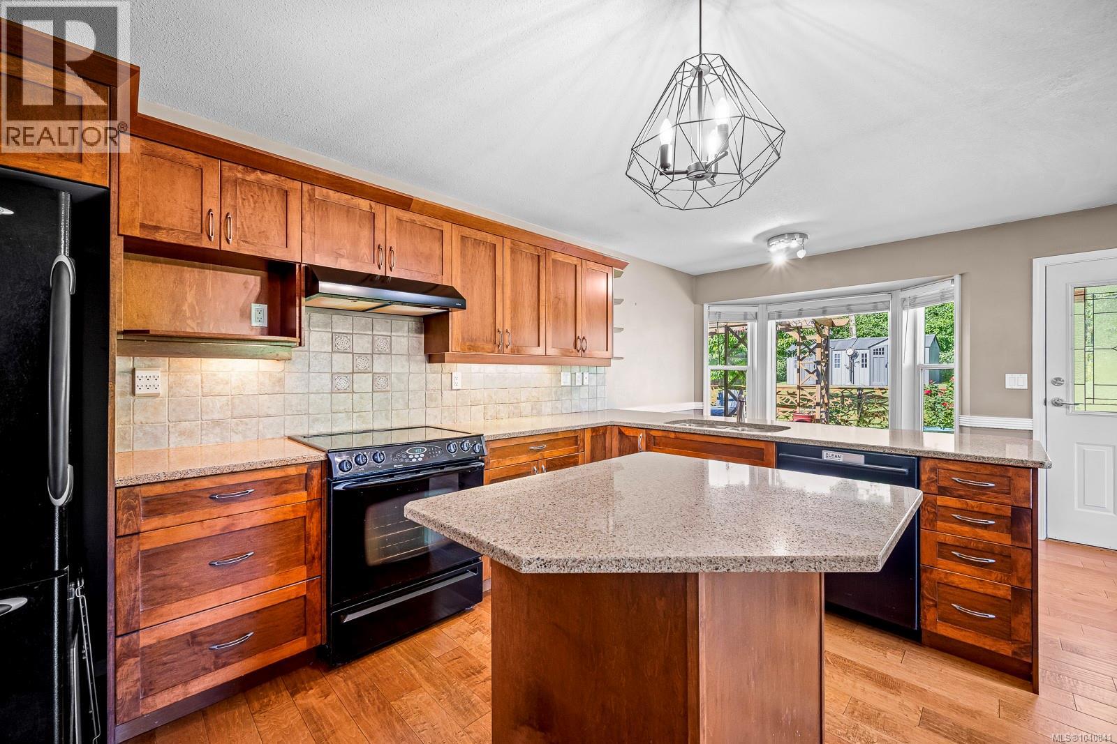 4722 Cruickshank Pl, Courtenay, British Columbia  V9N 4B6 - Photo 3 - 1040841