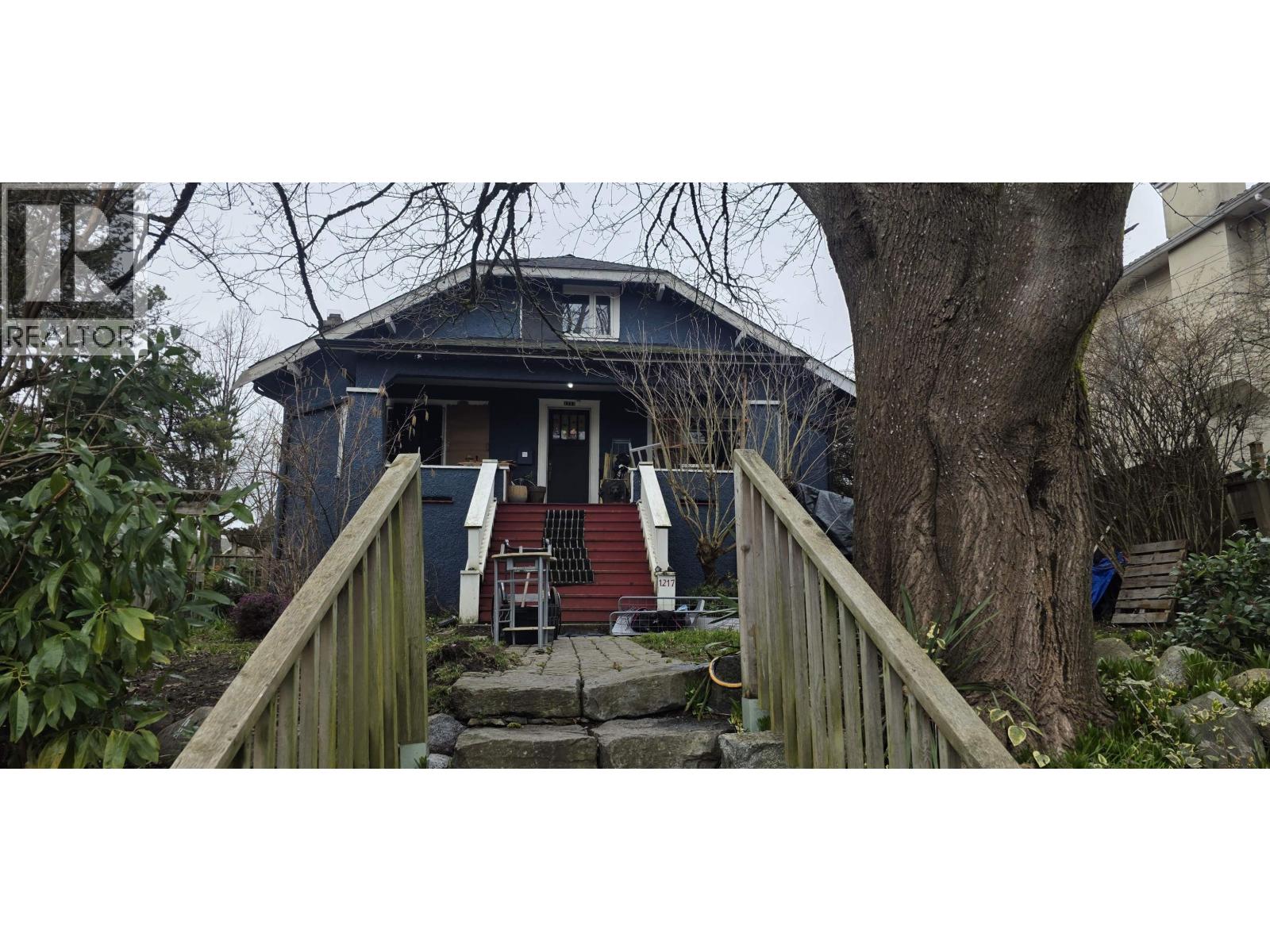 1217 SIXTH AVENUE, New Westminster, British Columbia