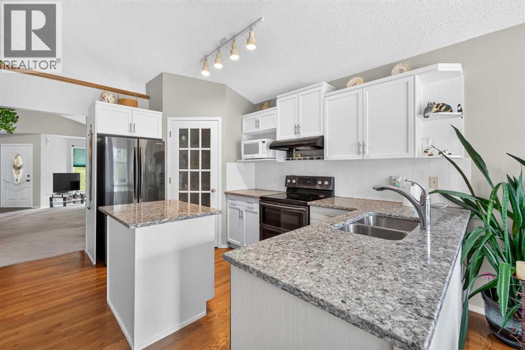 501 Coral Keys Villas NE, Calgary, Alberta  T3J 3L8 - Photo 9 - A2322169