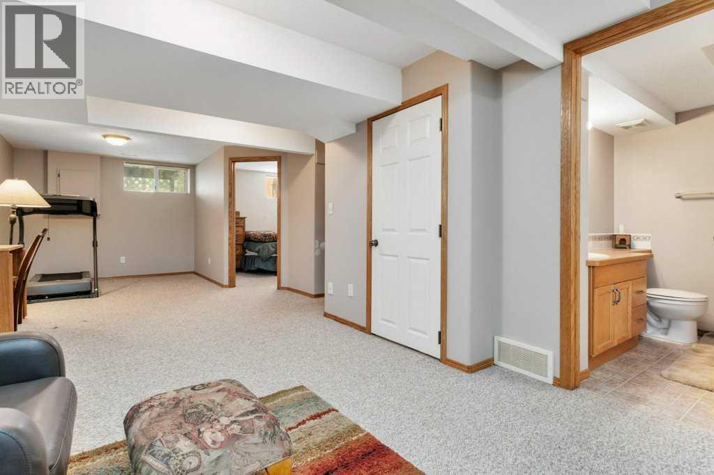 345 Addington Drive, Red Deer, Alberta  T4R 3H7 - Photo 33 - A2322905