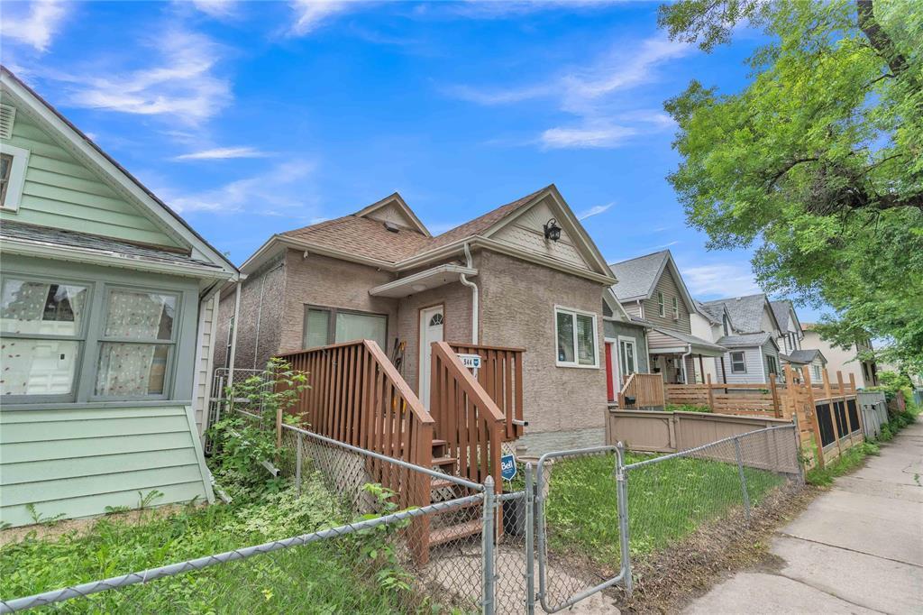 544 Toronto Street, Winnipeg, Manitoba  R3G 1S6 - Photo 1 - 202614464