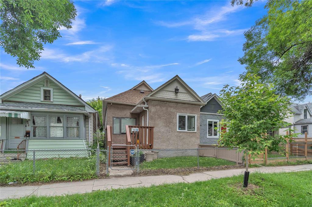 544 Toronto Street, Winnipeg, Manitoba  R3G 1S6 - Photo 2 - 202614464