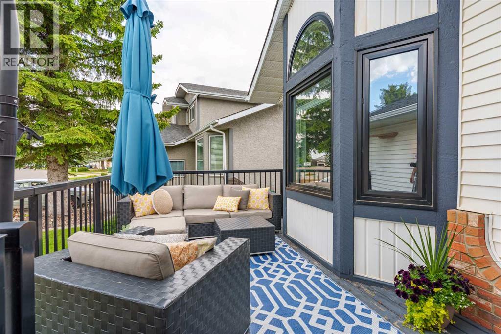 76 Edgepark Road NW, Calgary, Alberta  T3A 4P8 - Photo 6 - A2322447
