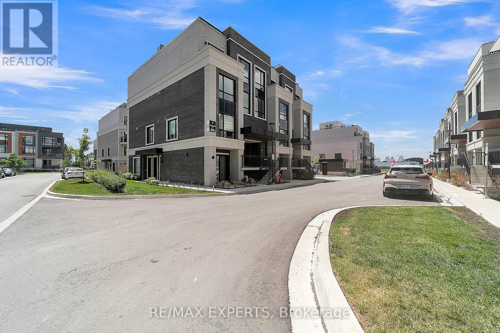 E103 - 7 RED SQUIRREL LANE LANE, Richmond Hill, Ontario