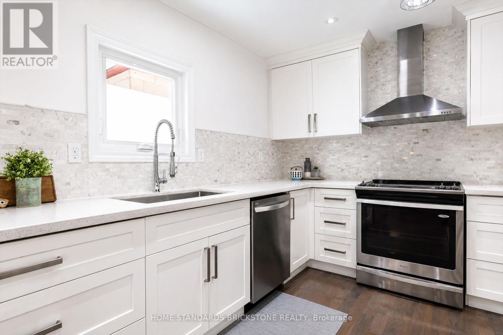 60 Madawaska Avenue, Toronto, Ontario  M2M 2R3 - Photo 3 - C13425386