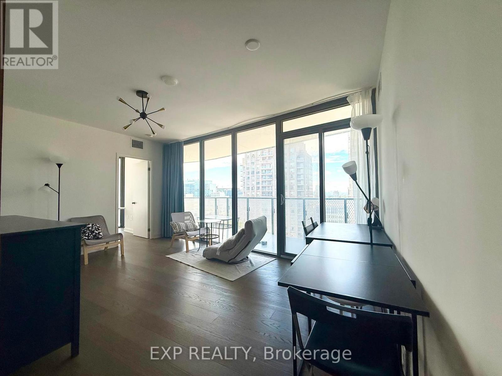 1605 - 11 Wellesley Street W, Toronto, Ontario  M4Y 0G4 - Photo 10 - C13471888