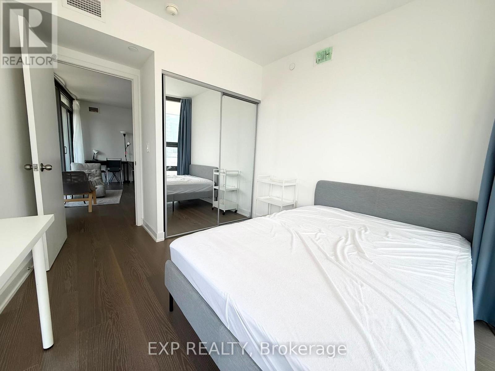 1605 - 11 Wellesley Street W, Toronto, Ontario  M4Y 0G4 - Photo 15 - C13471888