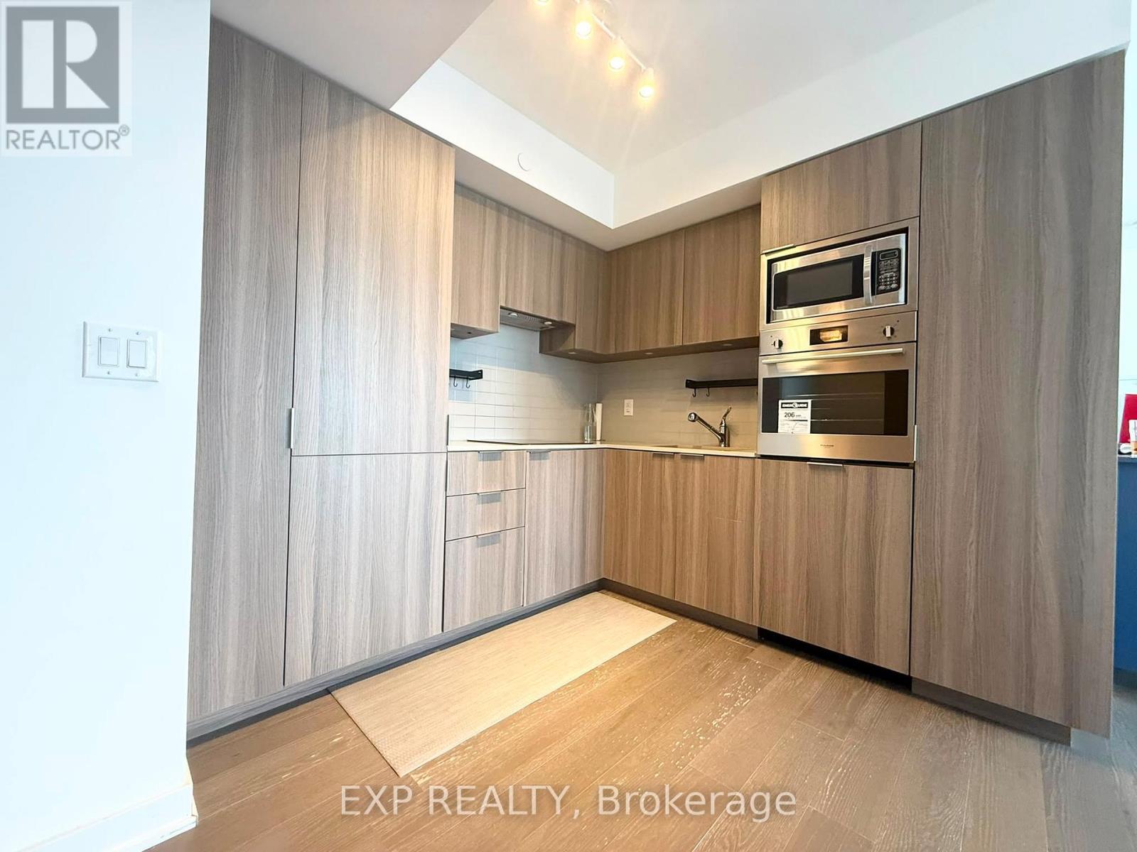 1605 - 11 Wellesley Street W, Toronto, Ontario  M4Y 0G4 - Photo 4 - C13471888
