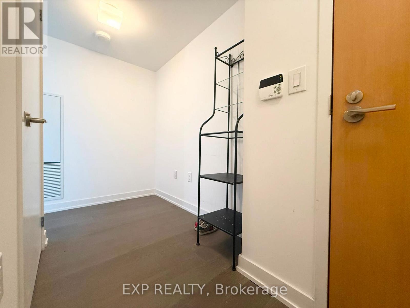 1605 - 11 Wellesley Street W, Toronto, Ontario  M4Y 0G4 - Photo 7 - C13471888