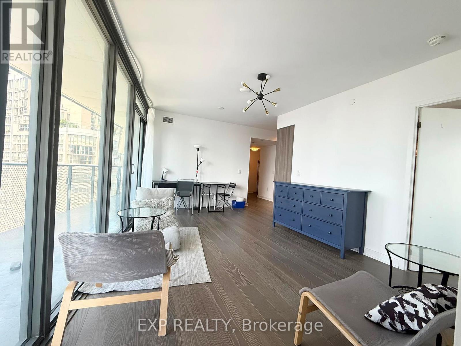 1605 - 11 Wellesley Street W, Toronto, Ontario  M4Y 0G4 - Photo 8 - C13471888