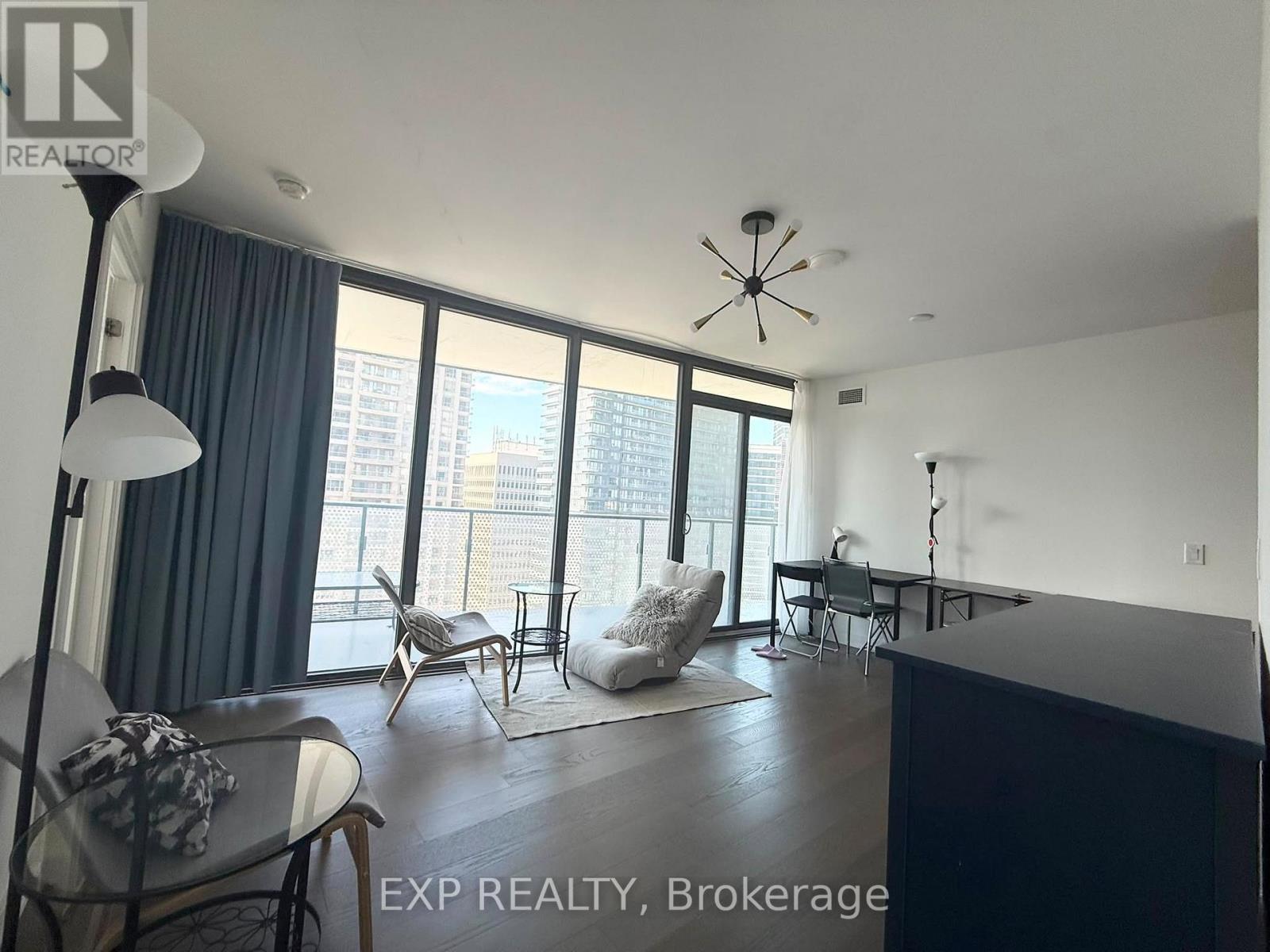 1605 - 11 Wellesley Street W, Toronto, Ontario  M4Y 0G4 - Photo 9 - C13471888