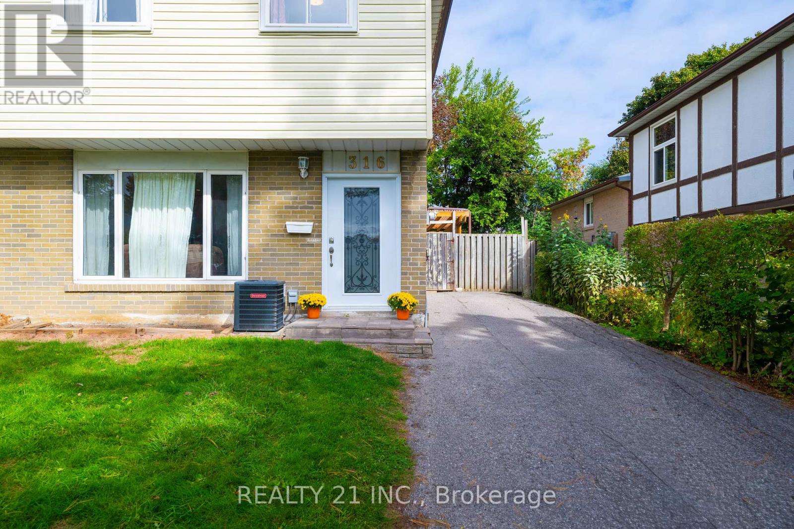 316 HOLLYBERRY TRAIL, Toronto, Ontario