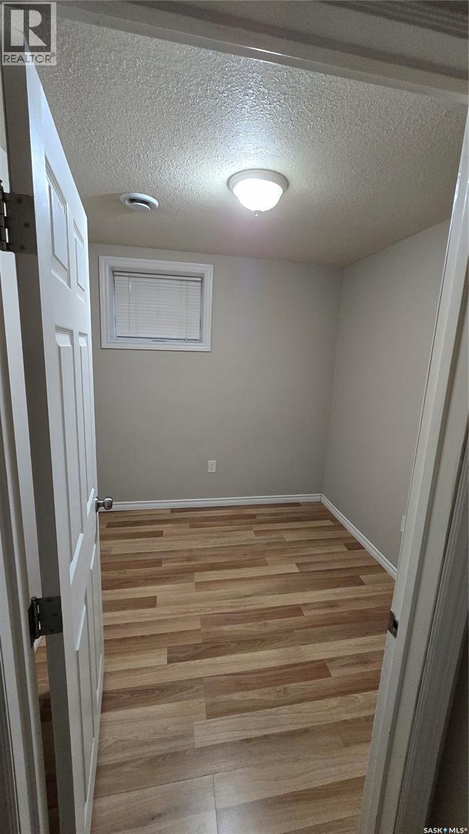 769 Queen Street, Regina, Saskatchewan  S4T 4A4 - Photo 5 - SK040155