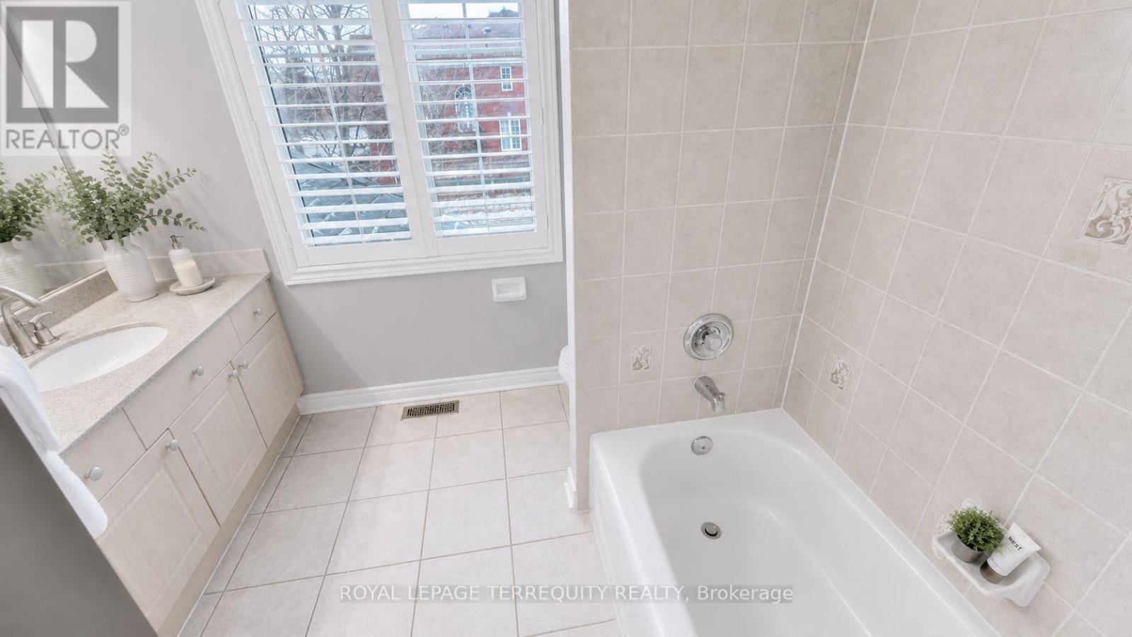 2089 Blackforest Crescent, Oakville, Ontario  L6M 4T5 - Photo 13 - W13075692