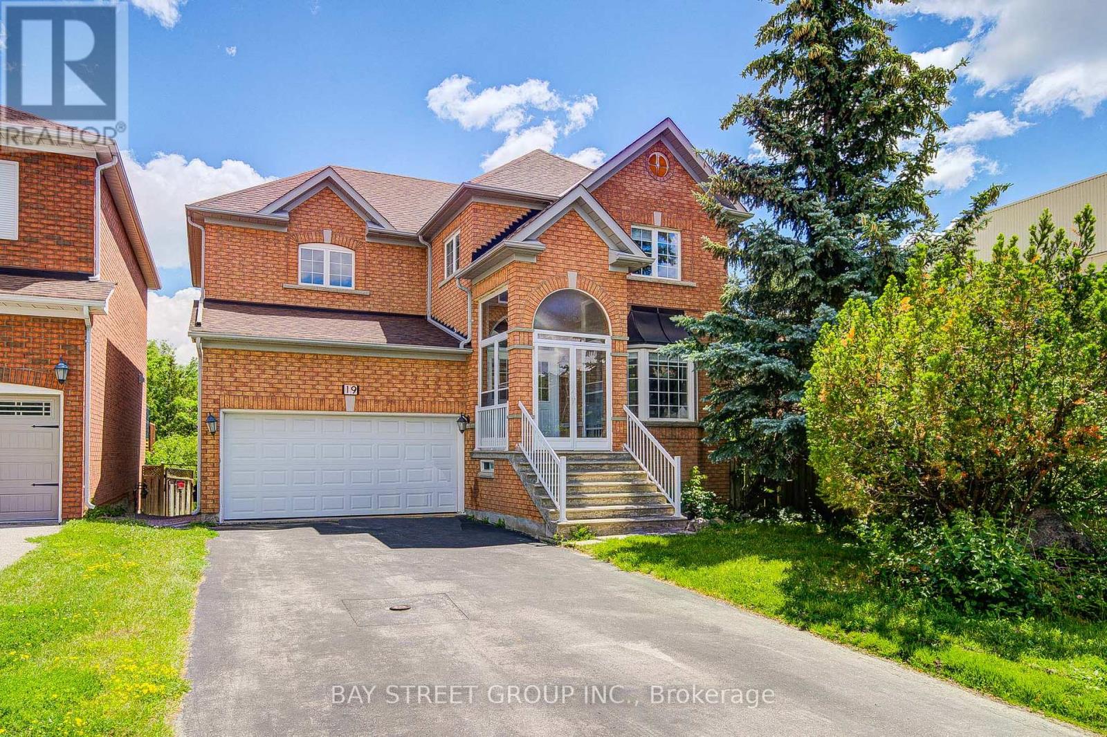 19 FOUNTAIN COURT, Richmond Hill, Ontario