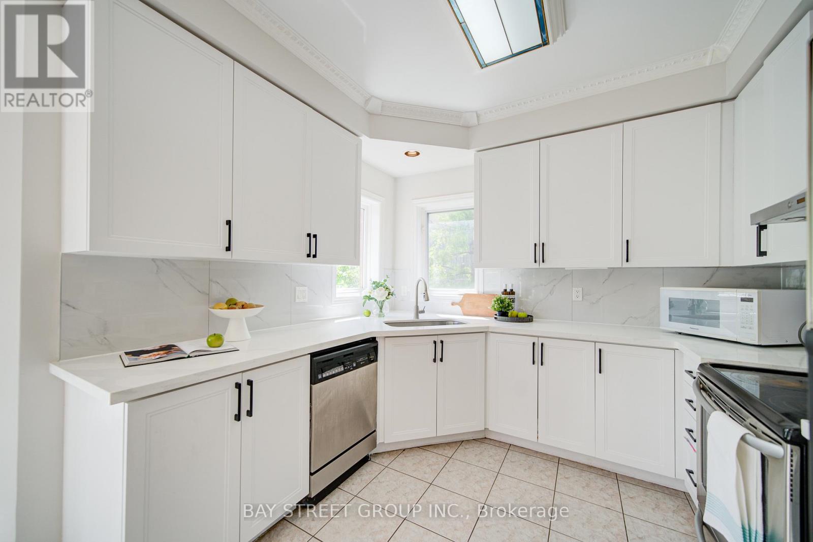 19 Fountain Court, Richmond Hill, Ontario  L4S 2K4 - Photo 13 - N13471928